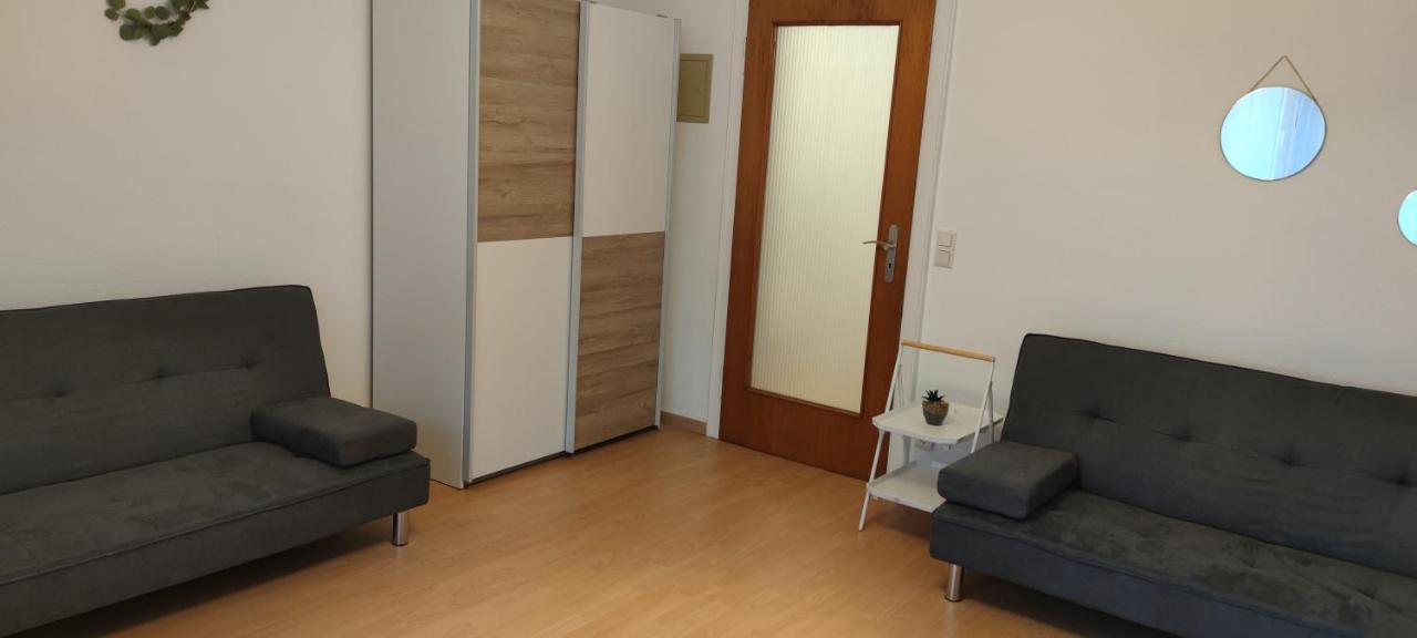 Schoene Und Optimal Gelegene Wohnung Og Weisskirchen Buitenkant foto