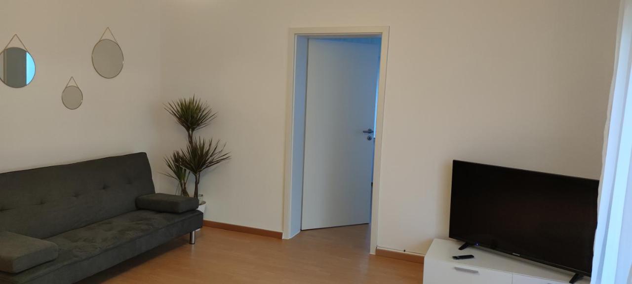 Schoene Und Optimal Gelegene Wohnung Og Weisskirchen Buitenkant foto
