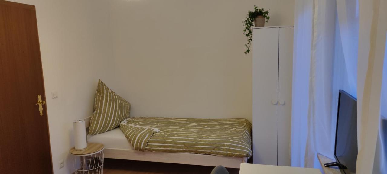 Schoene Und Optimal Gelegene Wohnung Og Weisskirchen Buitenkant foto