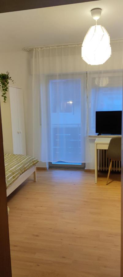 Schoene Und Optimal Gelegene Wohnung Og Weisskirchen Buitenkant foto